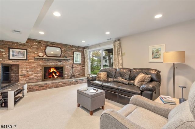 77 Windsor Way, Berkeley Heights Twp., NJ 07922