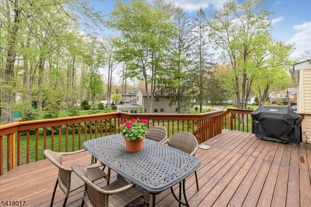 77 Windsor Way, Berkeley Heights Twp., NJ 07922