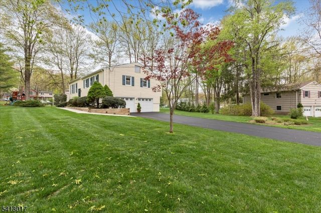 77 Windsor Way, Berkeley Heights Twp., NJ 07922