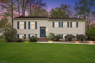 77 Windsor Way, Berkeley Heights Twp., NJ 07922