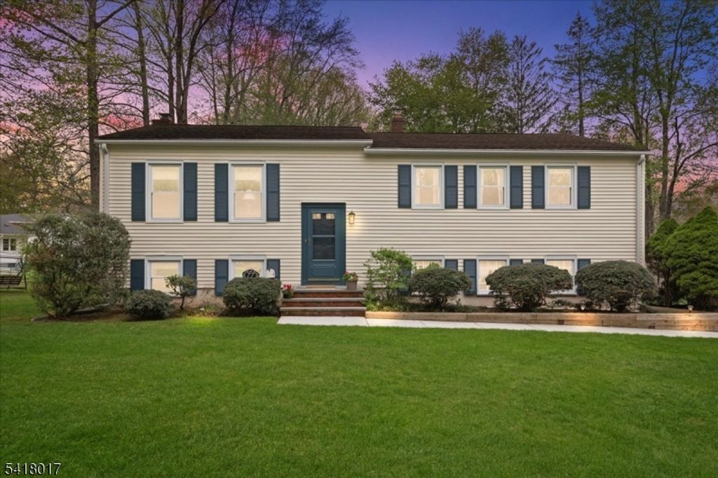 77 Windsor Way, Berkeley Heights Twp., NJ 07922