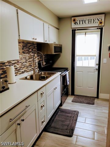 6 Aztec Lily LN, Lehigh Acres, FL 33936