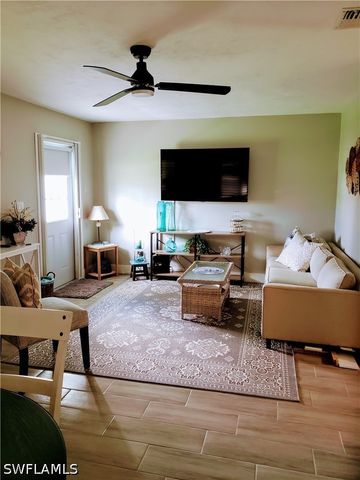 6 Aztec Lily LN, Lehigh Acres, FL 33936
