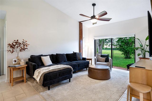 1110 Cedar Creek Way, Davie, FL 33325