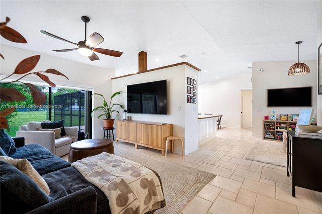 1110 Cedar Creek Way, Davie, FL 33325