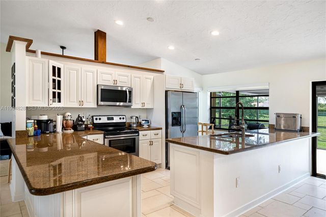 1110 Cedar Creek Way, Davie, FL 33325