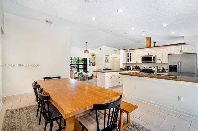 1110 Cedar Creek Way, Davie, FL 33325