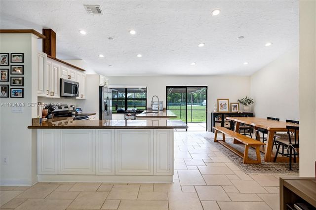 1110 Cedar Creek Way, Davie, FL 33325