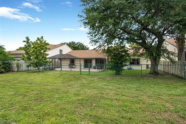 1110 Cedar Creek Way, Davie, FL 33325