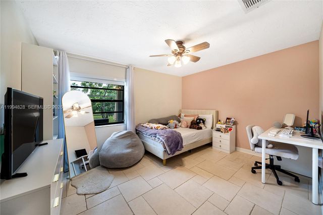 1110 Cedar Creek Way, Davie, FL 33325