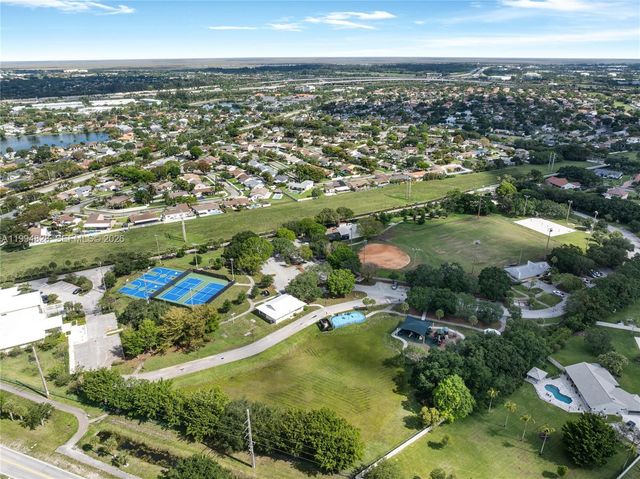 1110 Cedar Creek Way, Davie, FL 33325