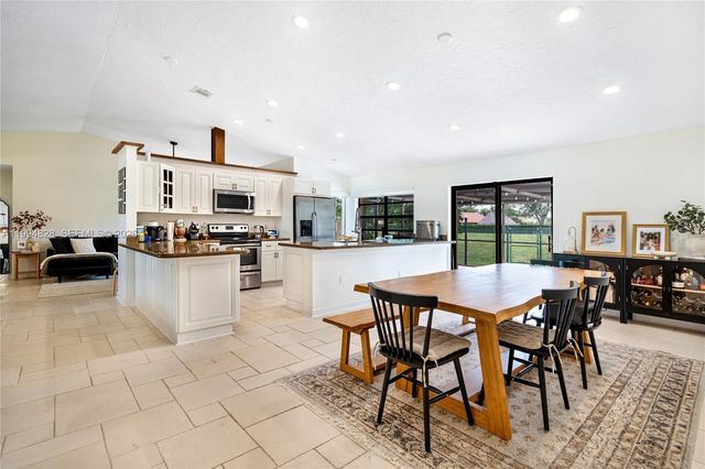 1110 Cedar Creek Way, Davie, FL 33325