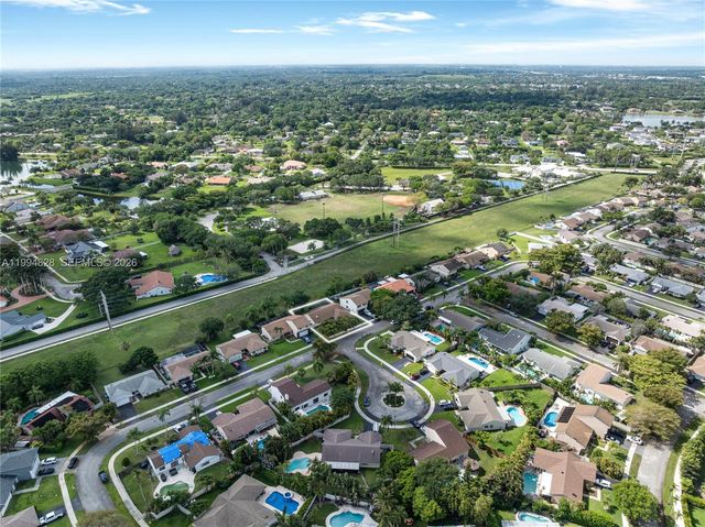 1110 Cedar Creek Way, Davie, FL 33325