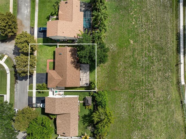 1110 Cedar Creek Way, Davie, FL 33325