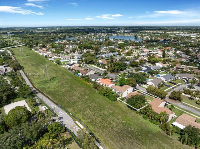 1110 Cedar Creek Way, Davie, FL 33325
