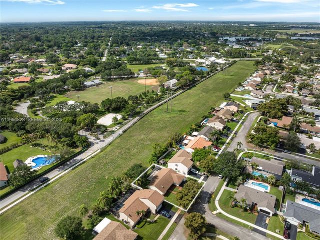 1110 Cedar Creek Way, Davie, FL 33325