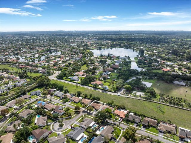 1110 Cedar Creek Way, Davie, FL 33325