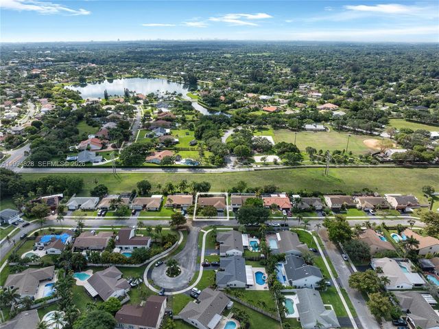 1110 Cedar Creek Way, Davie, FL 33325