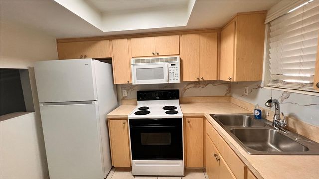 801 83RD AVENUE N 114, St Petersburg, FL 33702
