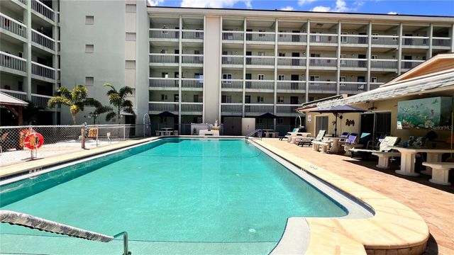 801 83RD AVENUE N 114, St Petersburg, FL 33702