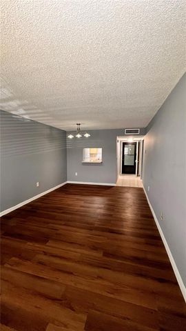 801 83RD AVENUE N 114, St Petersburg, FL 33702