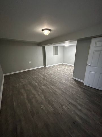 8211 S Saginaw Avenue, Chicago, IL 60617