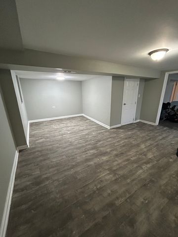 8211 S Saginaw Avenue, Chicago, IL 60617