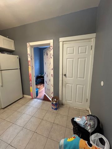 8211 S Saginaw Avenue, Chicago, IL 60617
