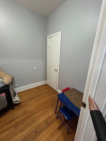 8211 S Saginaw Avenue, Chicago, IL 60617