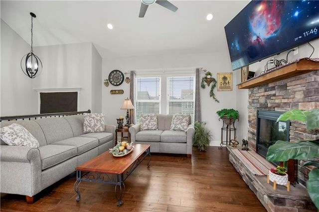 1112 SW 10th Terrace, Oak Grove, MO 64075