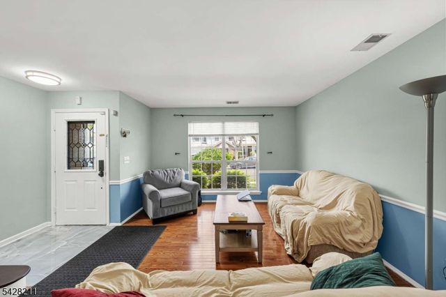 150 Nantwich Ct, Franklin Twp., NJ 08873