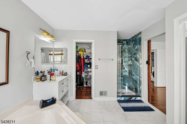 150 Nantwich Ct, Franklin Twp., NJ 08873