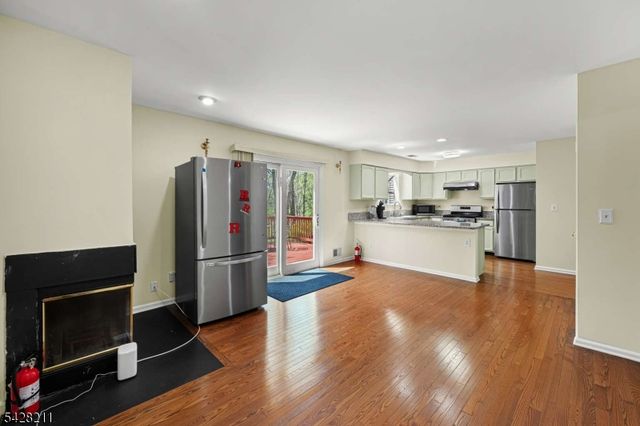 150 Nantwich Ct, Franklin Twp., NJ 08873