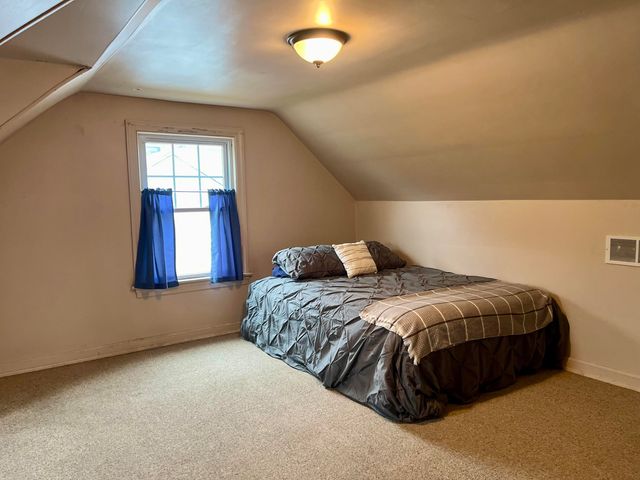 33 N Illinois Street, Hobart, IN 46342