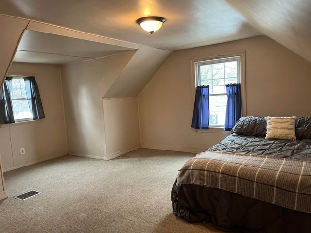 33 N Illinois Street, Hobart, IN 46342