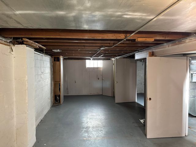 33 N Illinois Street, Hobart, IN 46342