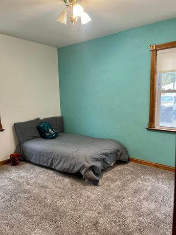 33 N Illinois Street, Hobart, IN 46342