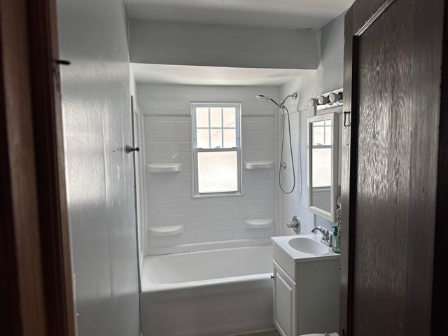 33 N Illinois Street, Hobart, IN 46342