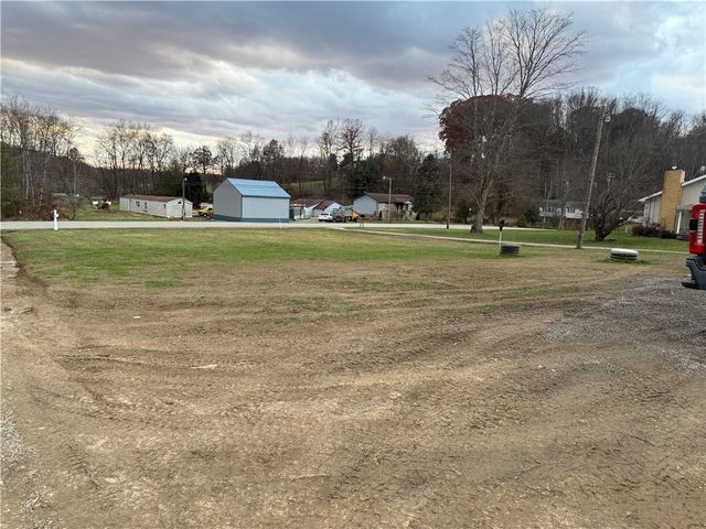 813 Edmon Rd, Kiskiminetas Twp, PA 15613