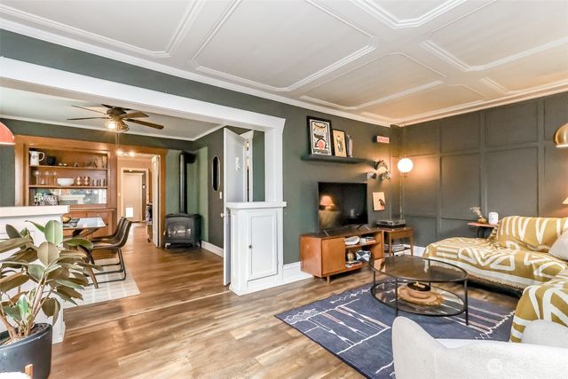 516 6th Street NW, Puyallup, WA 98371