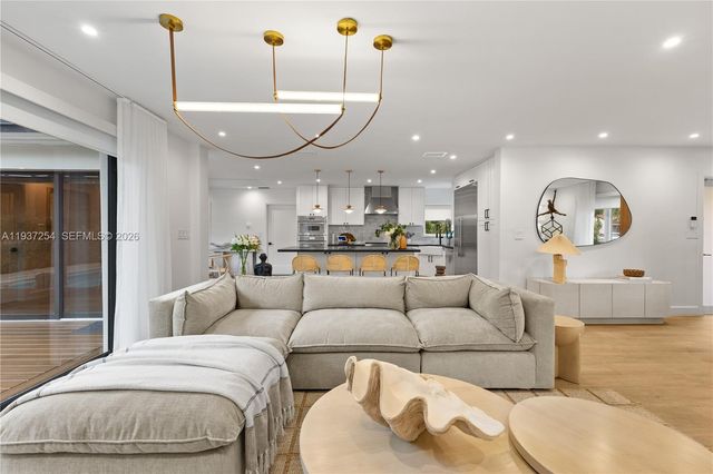 800 NE 72nd St, Miami, FL 33138