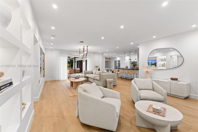 800 NE 72nd St, Miami, FL 33138