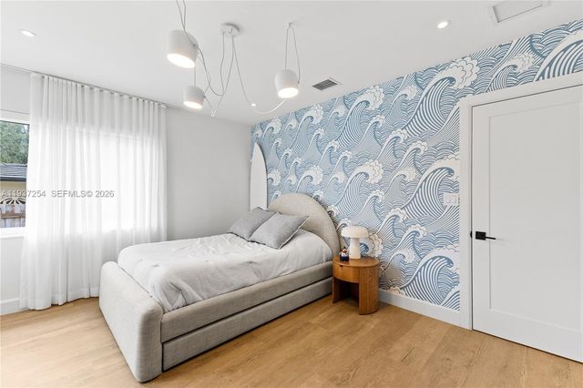 800 NE 72nd St, Miami, FL 33138