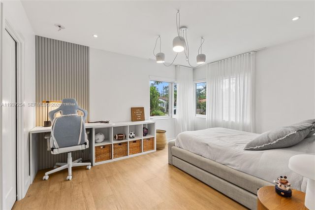 800 NE 72nd St, Miami, FL 33138