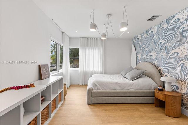 800 NE 72nd St, Miami, FL 33138