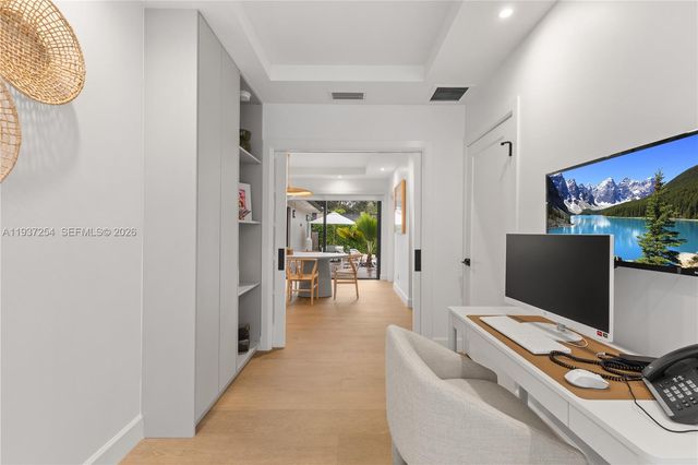 800 NE 72nd St, Miami, FL 33138