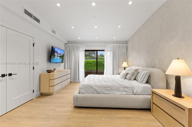 800 NE 72nd St, Miami, FL 33138