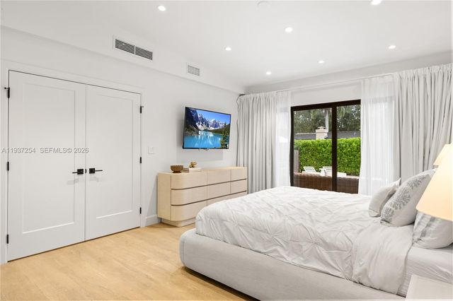 800 NE 72nd St, Miami, FL 33138