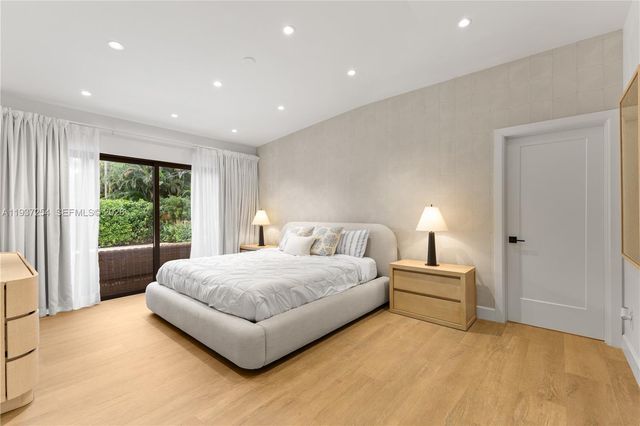 800 NE 72nd St, Miami, FL 33138