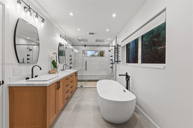 800 NE 72nd St, Miami, FL 33138